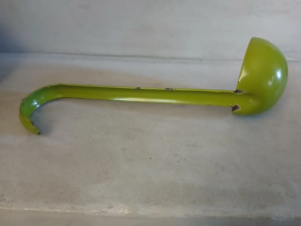 Soupière vintage en tôle émaillée verte