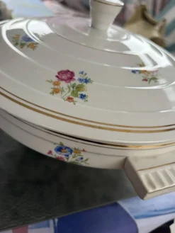 Soupière vintage fleurs art déco Versailles porcelaine opaque
