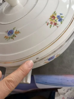 Soupière vintage fleurs art déco Versailles porcelaine opaque