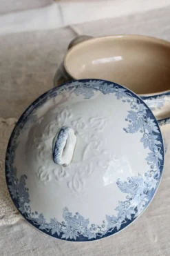Soupière vintage terre de fer Saint Amand Hamage Nord modèle Platane bleu