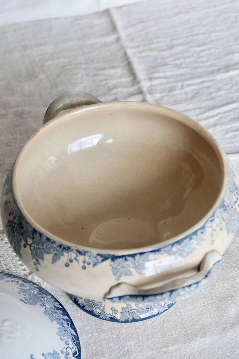 Soupière vintage terre de fer Saint Amand Hamage Nord modèle Platane bleu
