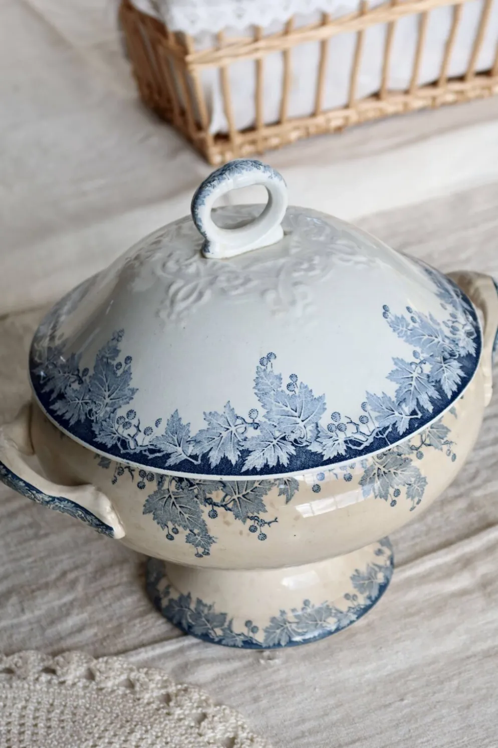 Soupière vintage terre de fer Saint Amand Hamage Nord modèle Platane bleu