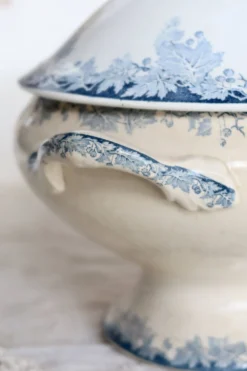 Soupière vintage terre de fer Saint Amand Hamage Nord modèle Platane bleu
