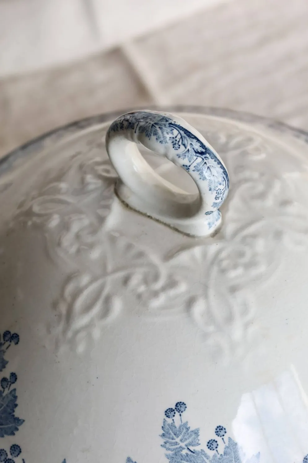 Soupière vintage terre de fer Saint Amand Hamage Nord modèle Platane bleu