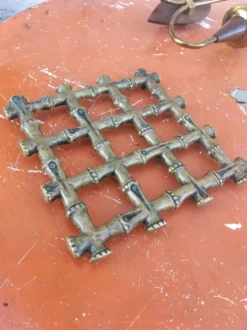 Sous plat en bronze façon bambous vers 1960