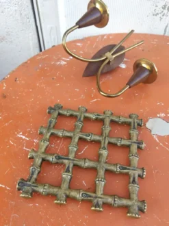 Sous plat en bronze façon bambous vers 1960
