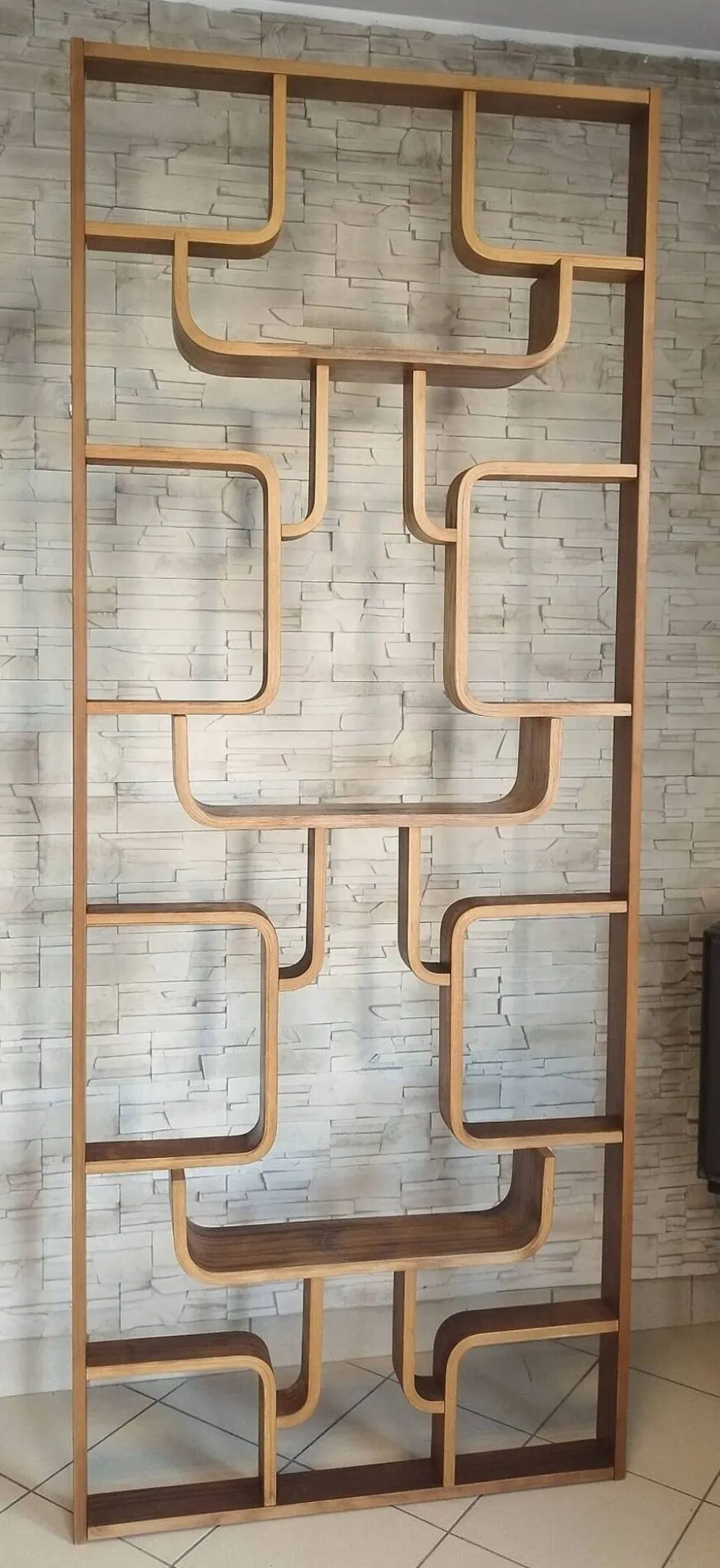 Séparateur mural par Ludvik Volak de Drevopodnik Holesov