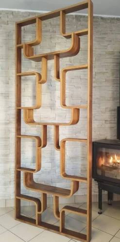 Séparateur mural par Ludvik Volak de Drevopodnik Holesov