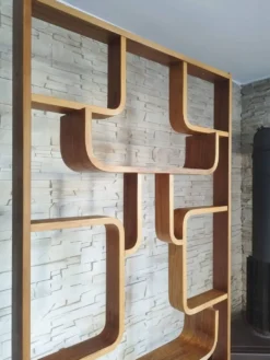 Séparateur mural par Ludvik Volak de Drevopodnik Holesov