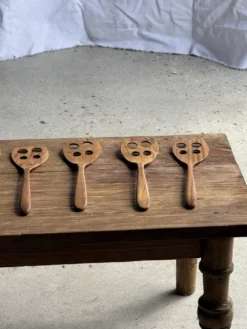 Spatule ajourée, ustensile de cuisine en teck L30 l8