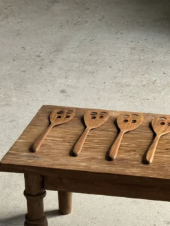 Spatule ajourée, ustensile de cuisine en teck L30 l8