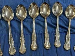 Sérié de 12 grandes cuillères Mappin and Webb en métal argenté