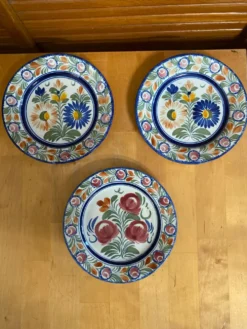 Série 3 assiettes déco quimper henriot france céramique polychrome vin