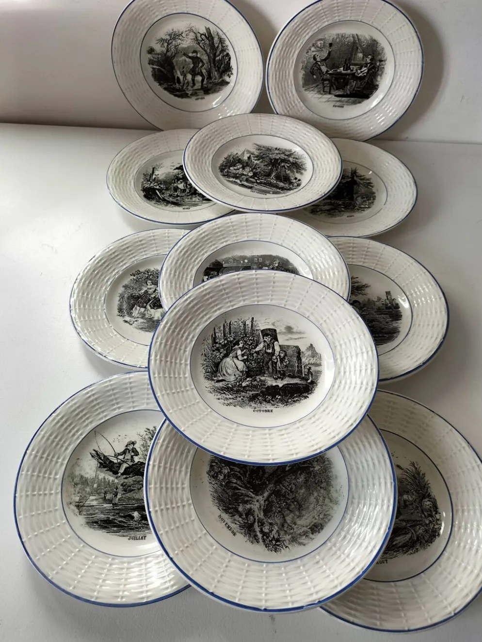Série complète 12 assiettes Digoin Sarreguemines – Les 12 mois (1900-1920)
