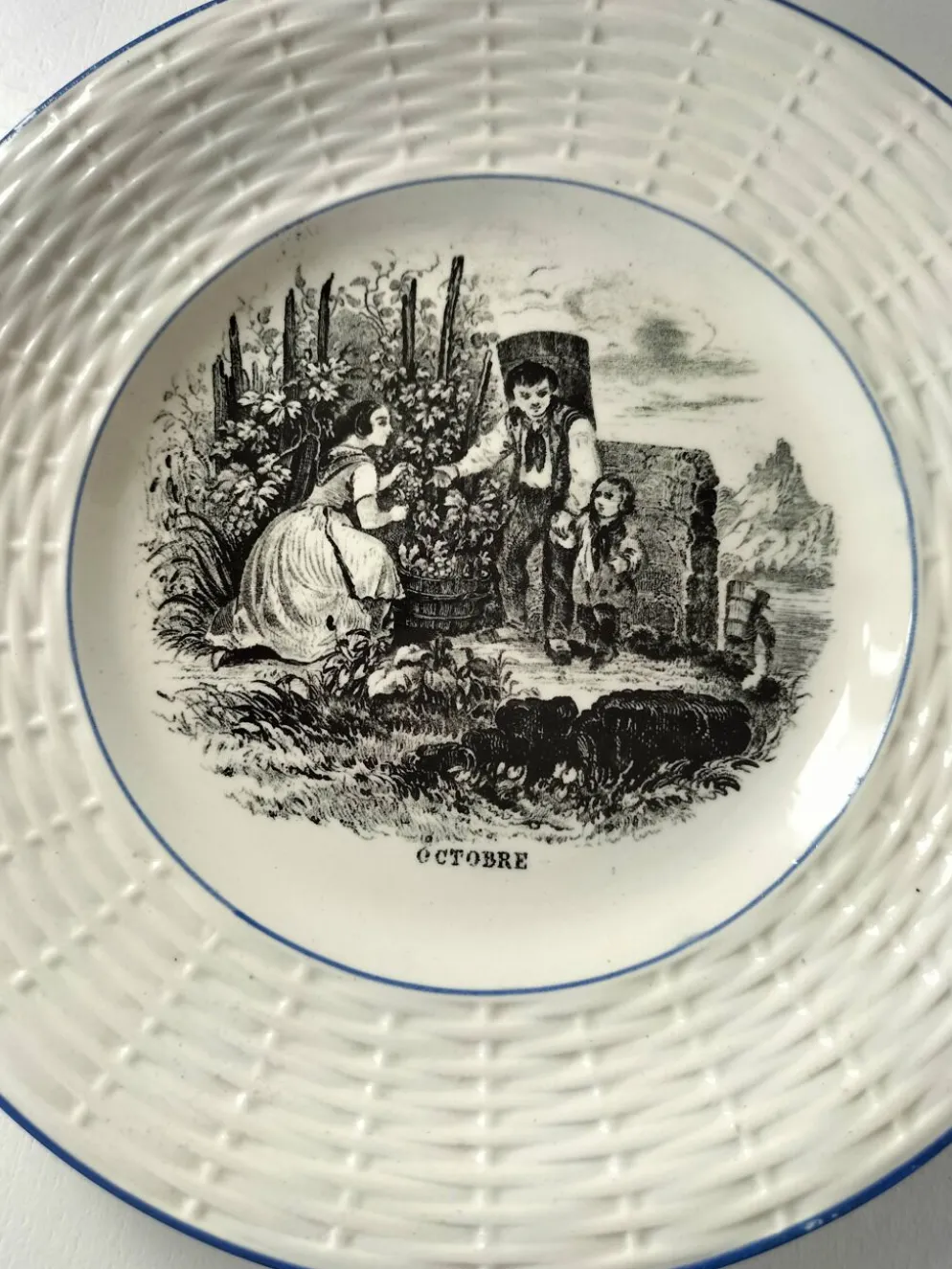 Série complète 12 assiettes Digoin Sarreguemines – Les 12 mois (1900-1920)