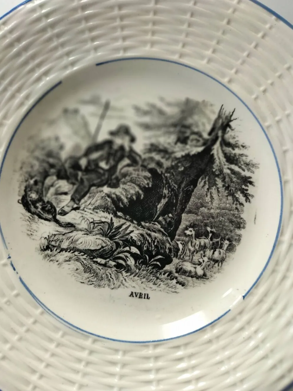 Série complète 12 assiettes Digoin Sarreguemines – Les 12 mois (1900-1920)