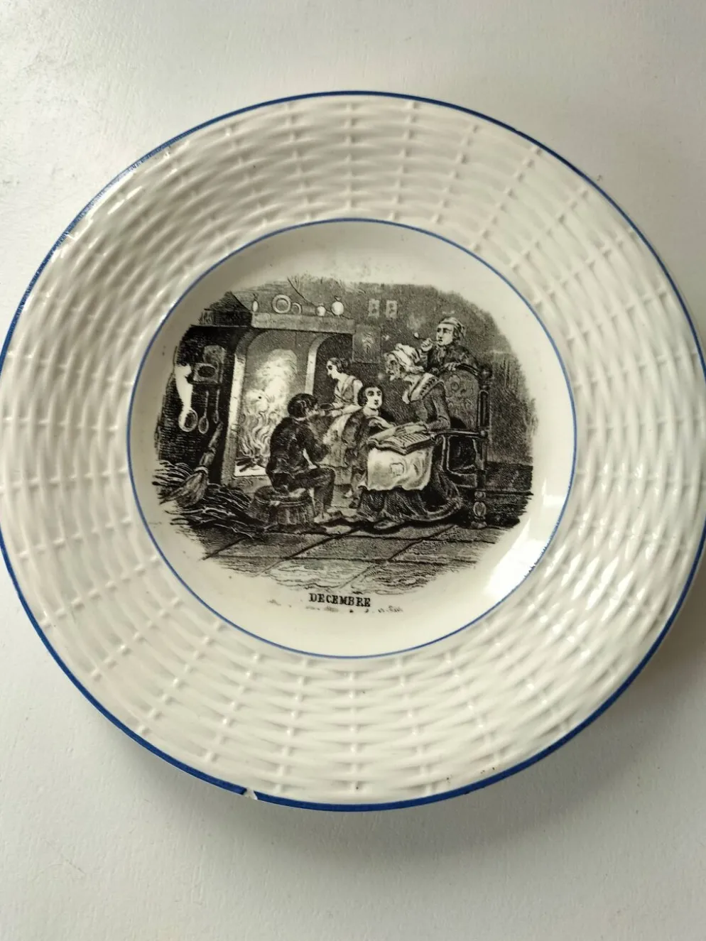 Série complète 12 assiettes Digoin Sarreguemines – Les 12 mois (1900-1920)