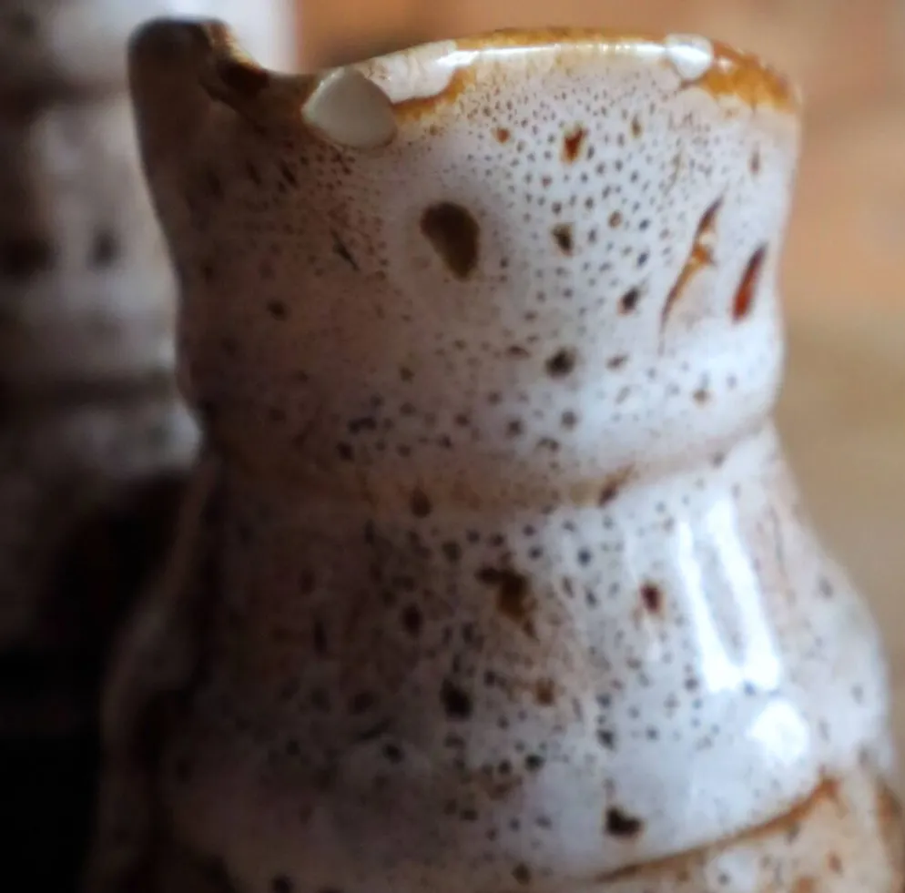 Série de 3 anciens pichets de bistrot en grès flammé – Style Revol