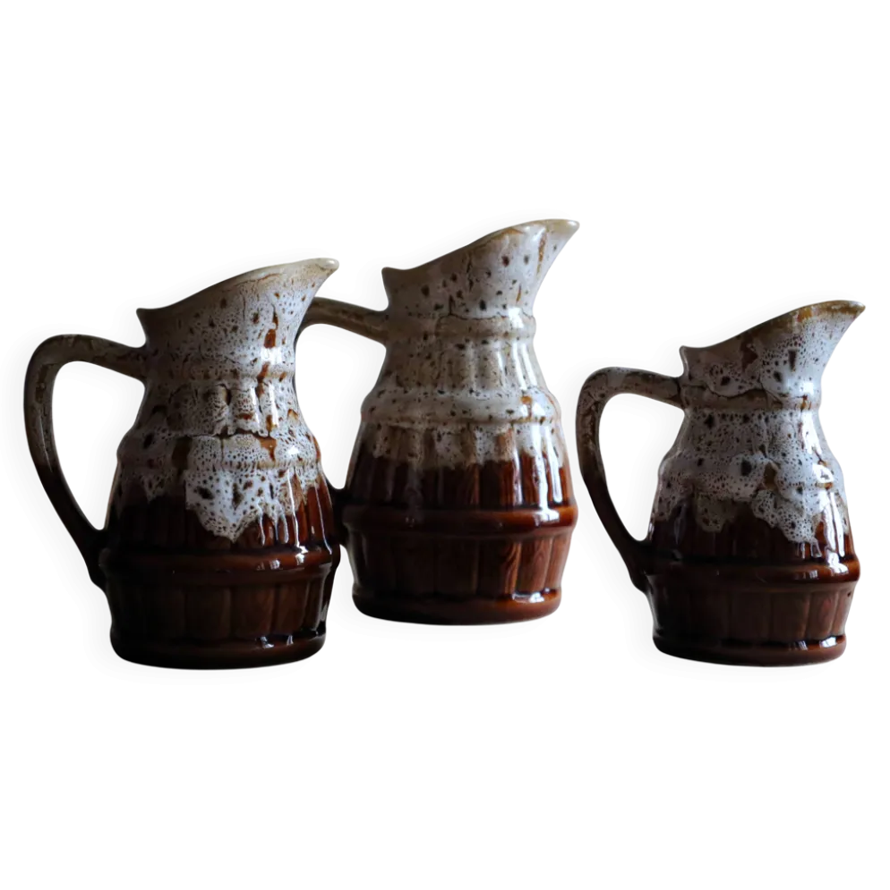Série de 3 anciens pichets de bistrot en grès flammé – Style Revol