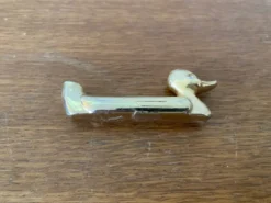 Série de 8 anciens portes couteaux privilège metal doré canard vintage
