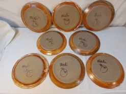 Série de 8 assiettes à dessert vintage en grès émaillé signé MALI