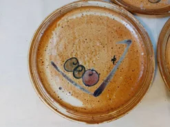 Série de 8 assiettes à dessert vintage en grès émaillé signé MALI