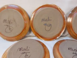 Série de 8 assiettes à dessert vintage en grès émaillé signé MALI