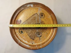 Série de 8 assiettes à dessert vintage en grès émaillé signé MALI