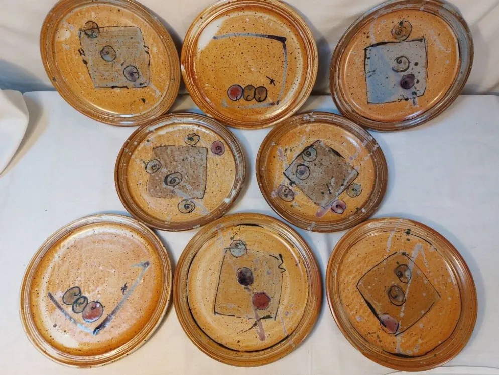 Série de 8 assiettes à dessert vintage en grès émaillé signé MALI