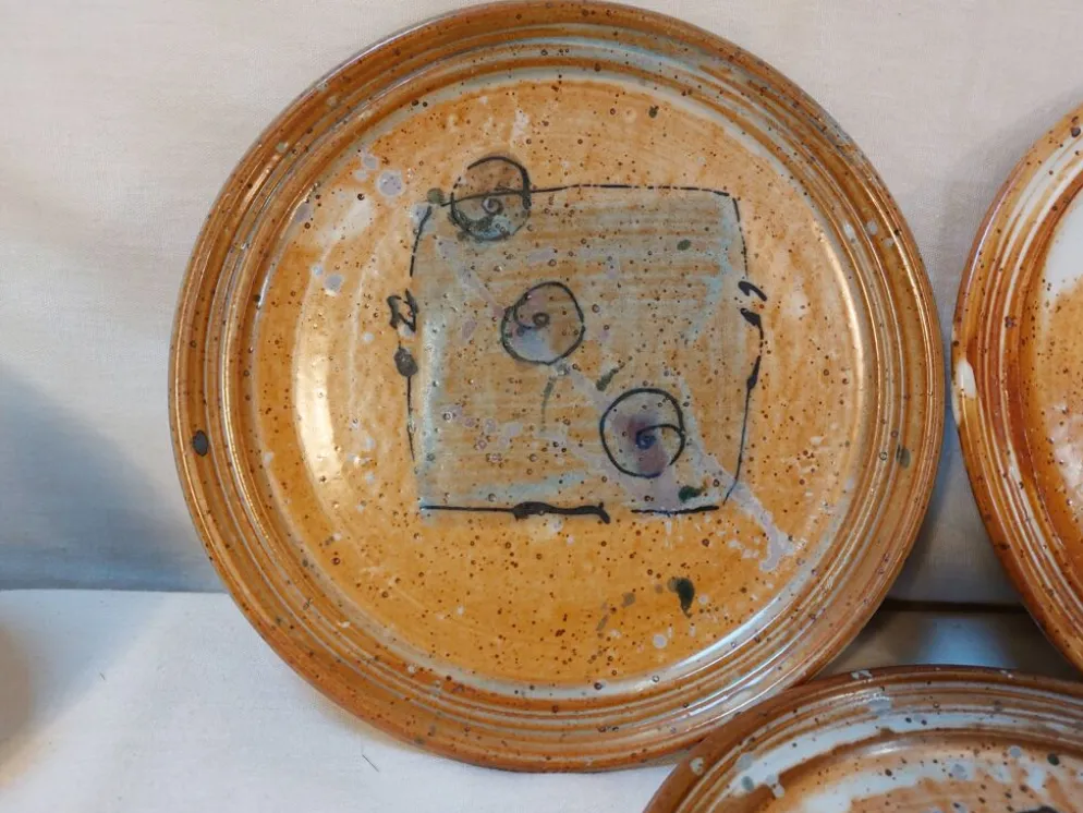 Série de 8 assiettes à dessert vintage en grès émaillé signé MALI