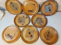 Série de 8 assiettes à dessert vintage en grès émaillé signé MALI
