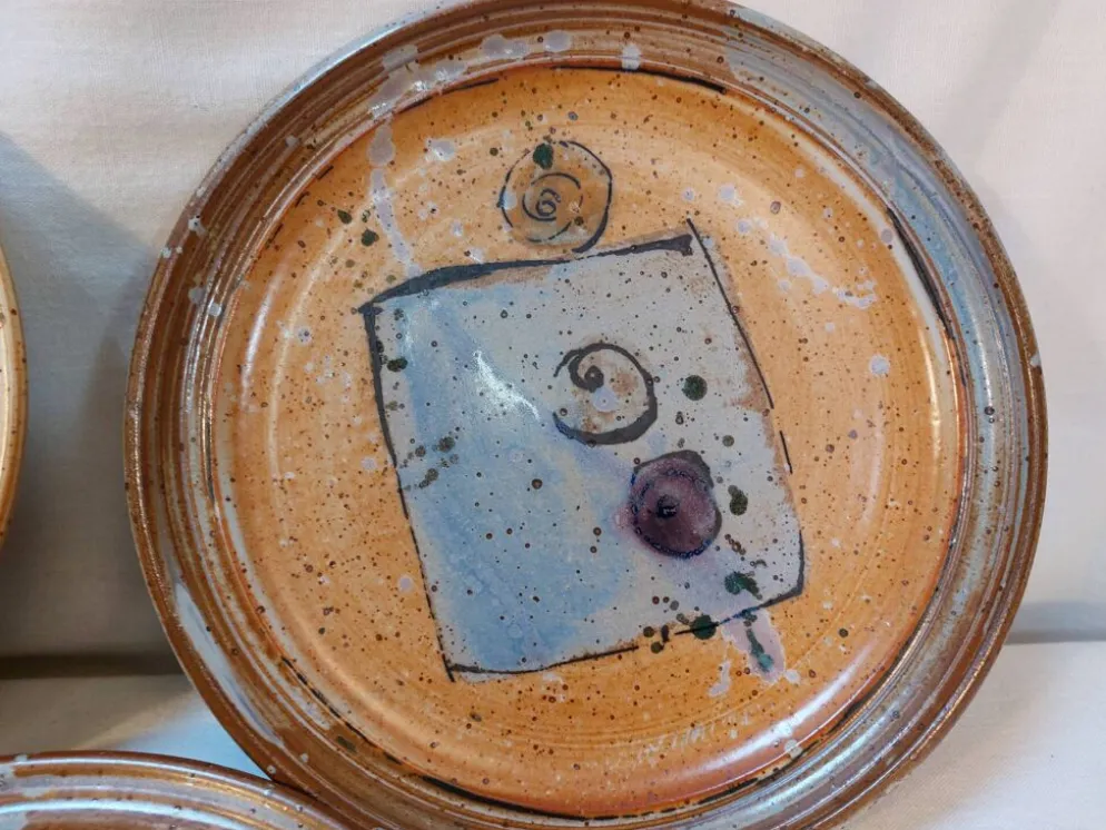 Série de 8 assiettes à dessert vintage en grès émaillé signé MALI