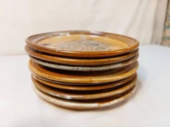Série de 8 assiettes à dessert vintage en grès émaillé signé MALI
