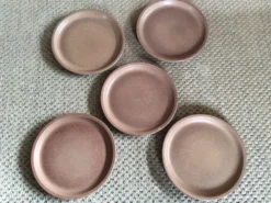 Série de 5 assiettes en grès