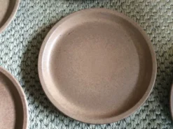 Série de 5 assiettes en grès