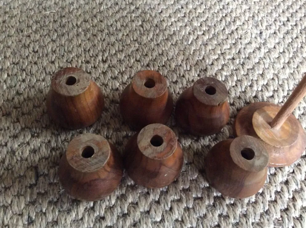 Série de 6 coquetiers en bois