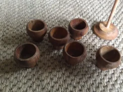Série de 6 coquetiers en bois