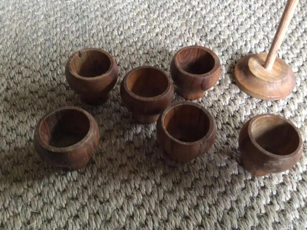 Série de 6 coquetiers en bois