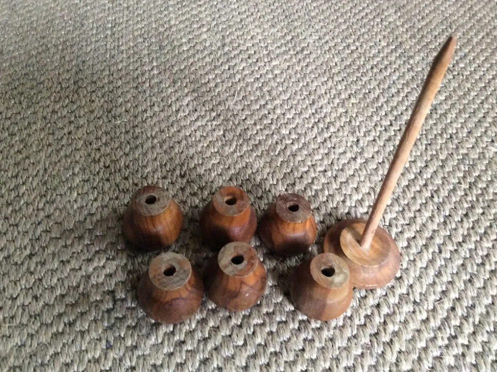 Série de 6 coquetiers en bois