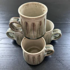 Série de 4 mugs en grès