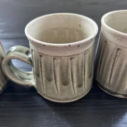 Série de 4 mugs en grès