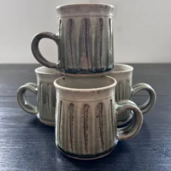 Série de 4 mugs en grès