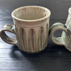Série de 4 mugs en grès