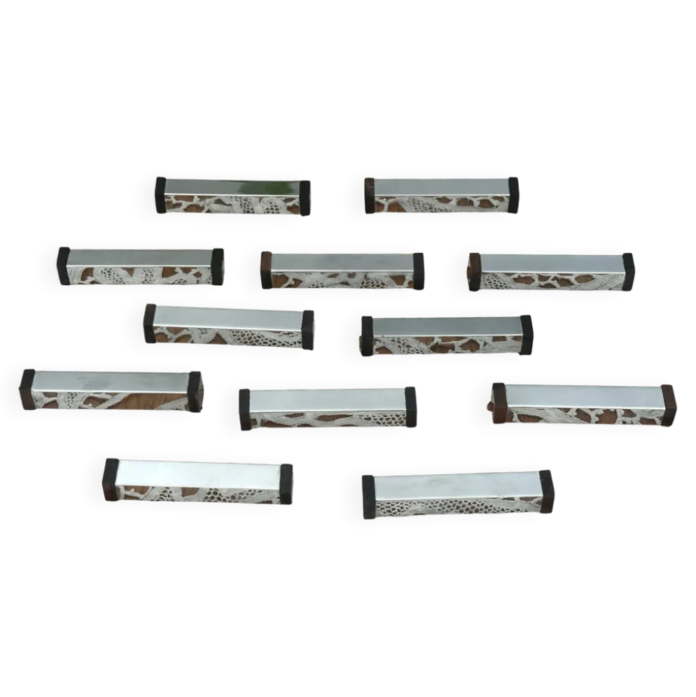 Série de 12 porte couteaux Art Déco modernistes en métal chromé et bois noirci