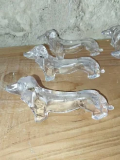 Série de 12 porte-couteaux Danone – Chiens – Bakélite / plastique dur – Ann