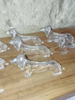 Série de 12 porte-couteaux Danone – Chiens – Bakélite / plastique dur – Ann