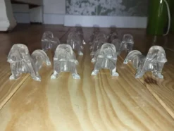 Série de 12 porte-couteaux Danone – Chiens – Bakélite / plastique dur – Ann