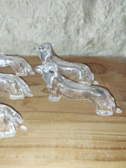 Série de 12 porte-couteaux Danone – Chiens – Bakélite / plastique dur – Ann