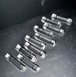 Série de 10 porte-couteaux design en cristal modèle épuré
