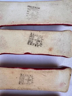 Série de 6 porte-couteaux en céramique de Proceram Aubagne – Rouge sang